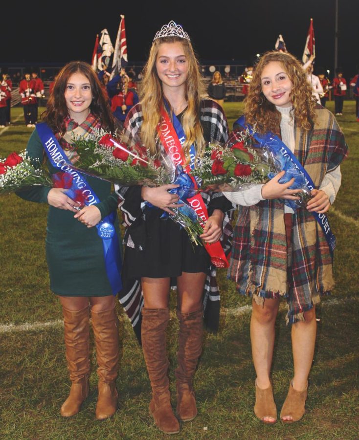 2021 HOCO Queen, Meghan Cantolina pictured with runner-ups, Paige Washic (L) and Olivia Stavola (R)