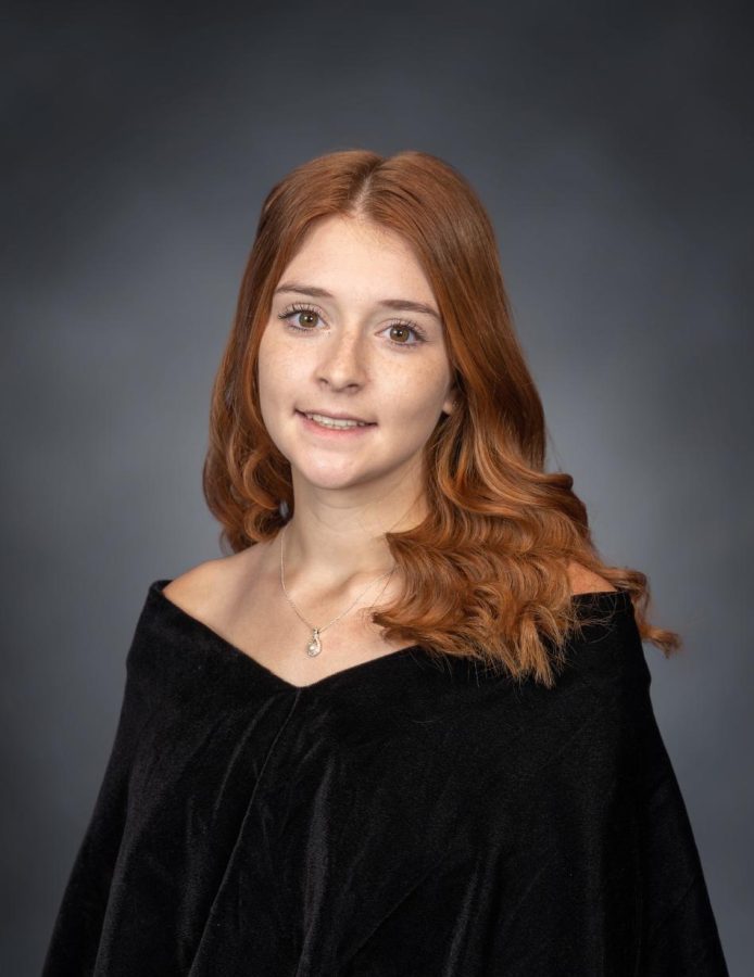 The senior formal photo of Alaina Royer, Class of 2023.