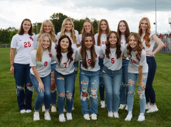 The 12 Lady Warrior letter-winners pose for a picture at Meet the Warriors. 
