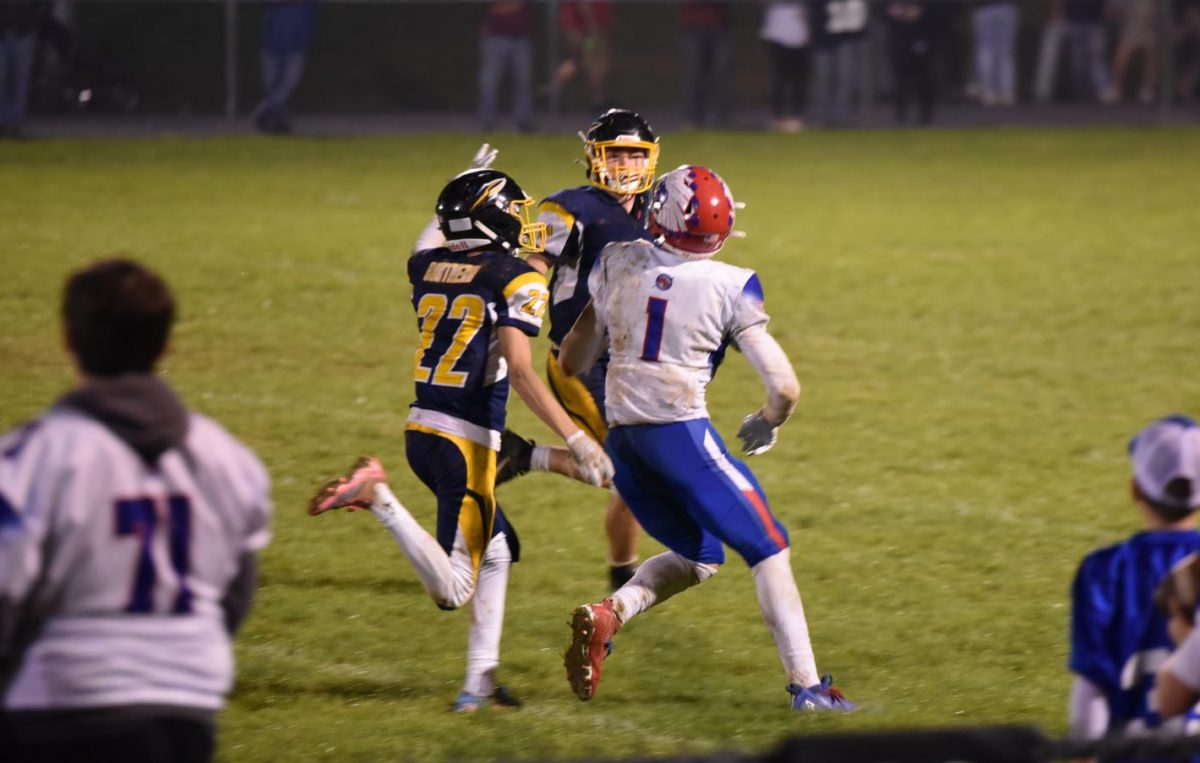 Frankie Leskovansky tracks in a pass as he looks to catch it