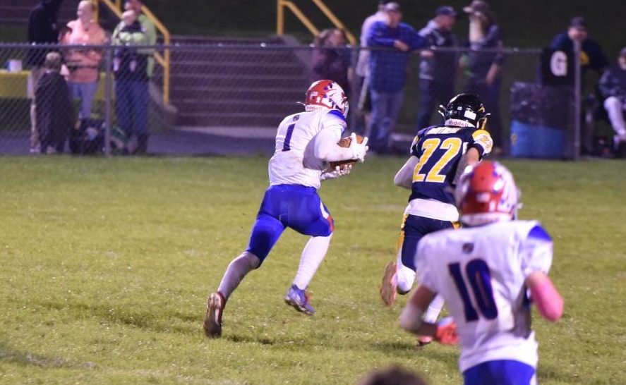 Frankie Leskovansky running in the Warriors’ only touchdown of the night.