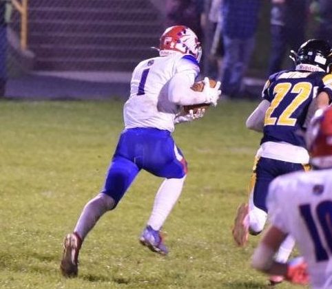 Frankie Leskovansky running in the Warriors’ only touchdown of the night.