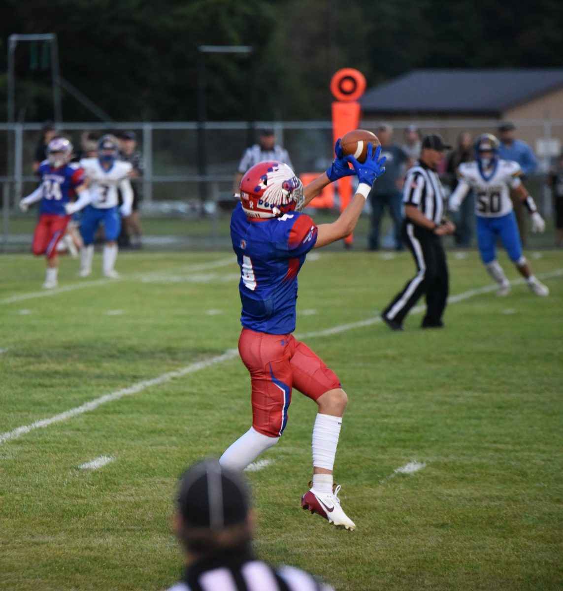 Williamson receiving a throw from Conner Danko