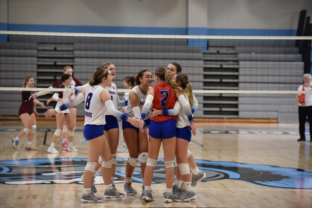 Makiya Mack spiked a ball and celebrated with her team.
